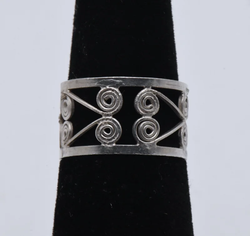 Women’s floral rings-Vintage Open Filigree Silver Band - Size 5.5