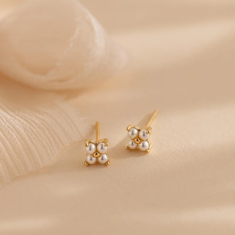 Women’s gold stud earrings-Pearl Ivy Flower Studs