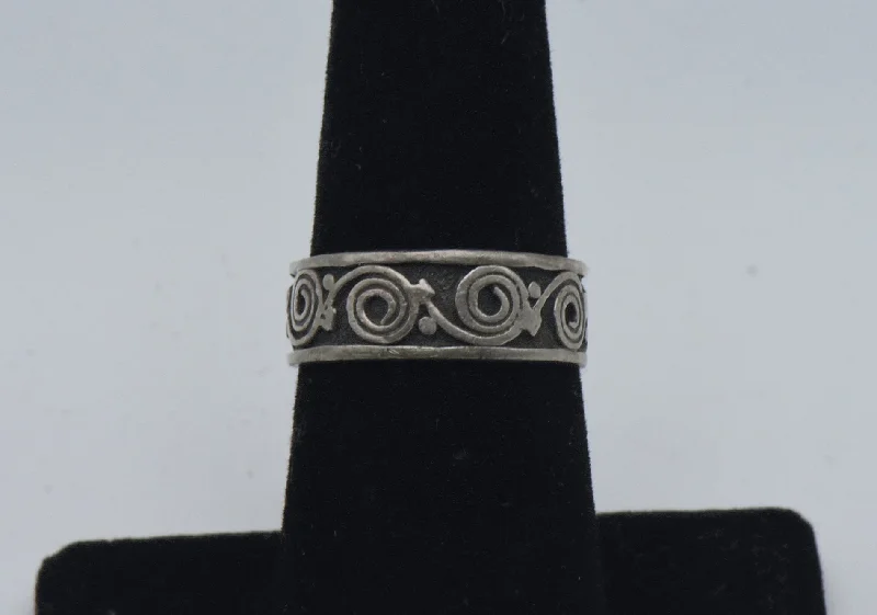 Women’s promise rings-Vintage Handmade Sterling Silver Band - Size 6.5