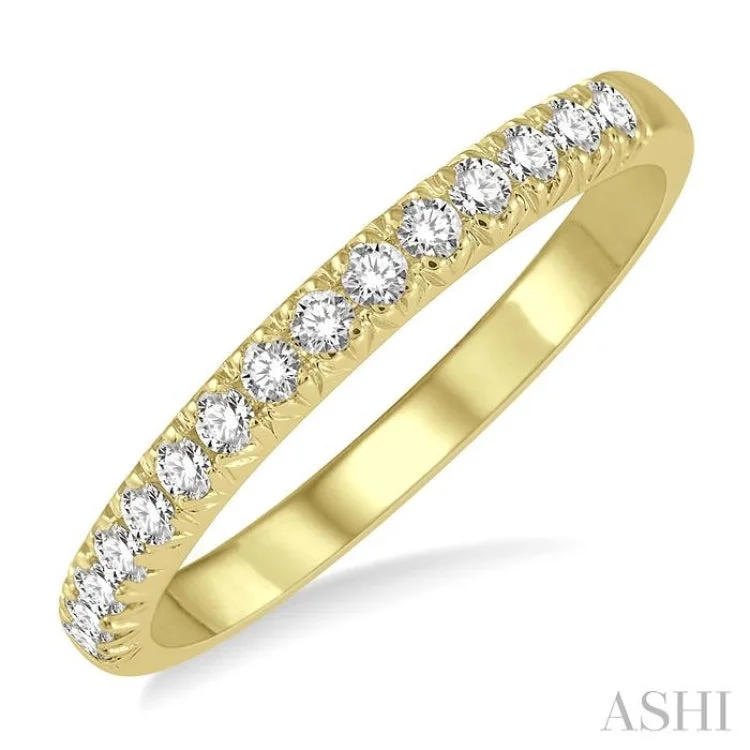 Women's vintage diamond engagement rings-1/4 ctw 15Stones Round Cut Diamond Wedding Band in 14K Yellow Gold