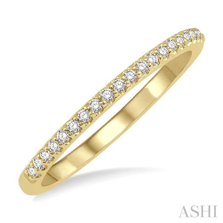 Women's cluster engagement rings-1/5 ctw Round Cut Diamond Wedding Band in 14K Yellow Gold