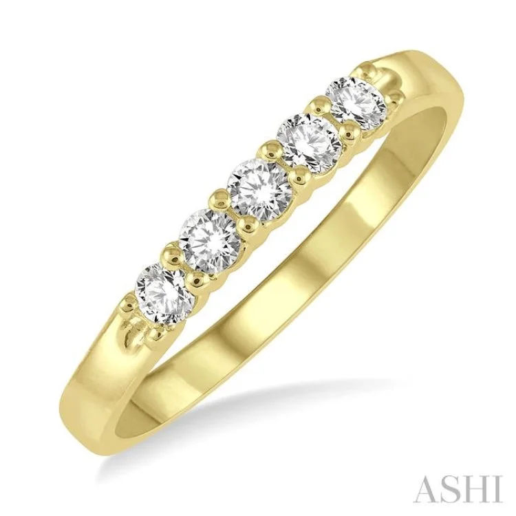 Women's diamond accent engagement rings-1/4 ctw 5 Stone Round Cut Diamond Wedding Band in 14K Yellow Gold