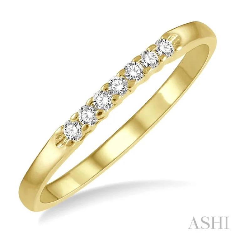 Women's classic engagement rings-1/10 ctw 7 Stone Round Cut Diamond Wedding Band in 14K Yellow Gold