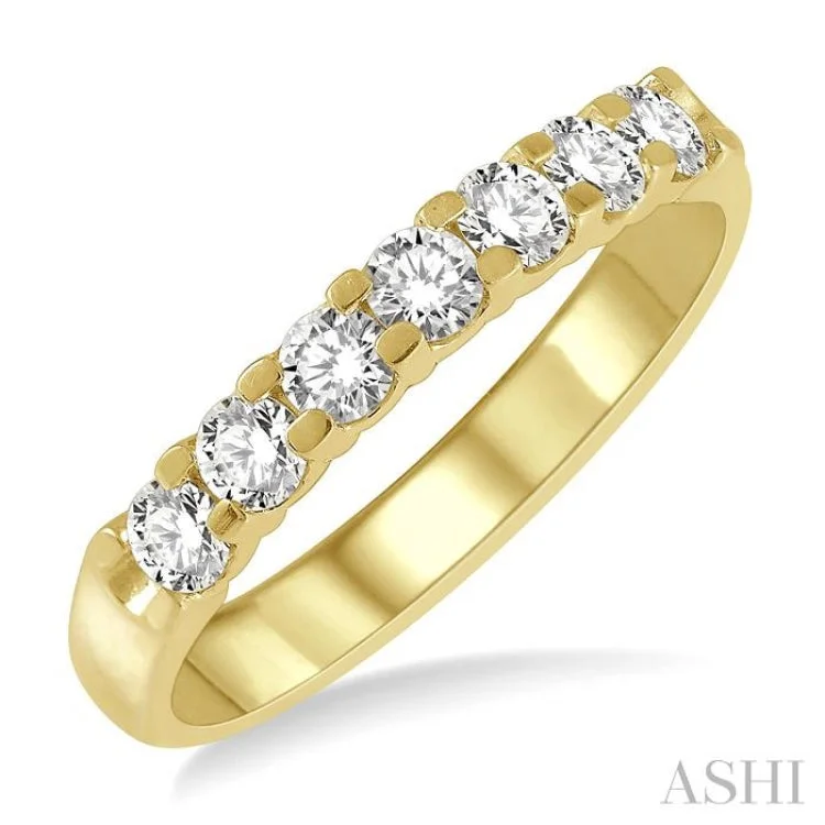 Women's antique-inspired engagement rings-3/4 ctw 7 Stone Round Cut Diamond Wedding Band in 14K Yellow Gold