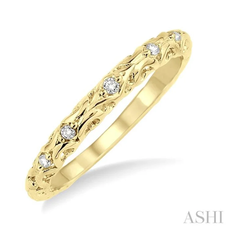 Women's engagement rings with baguette diamonds-1/20 ctw Round Cut Diamond Wedding Band in 14K Yellow Gold