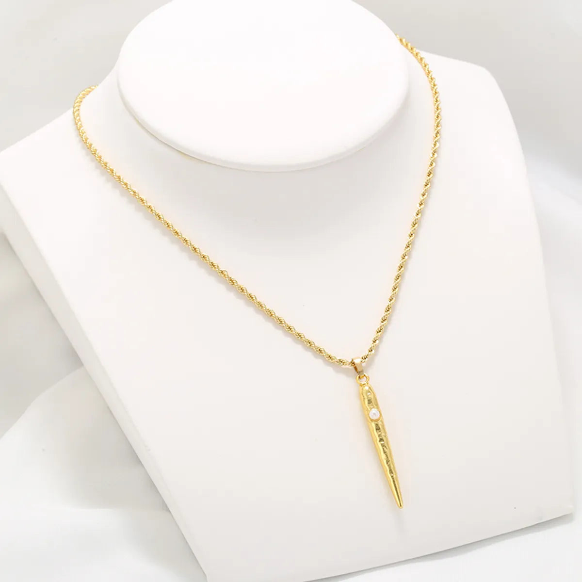 Women’s gold necklaces-Casual Elegant Solid Color Copper Plating Inlay Artificial Pearls 18k Gold Plated Pendant Necklace