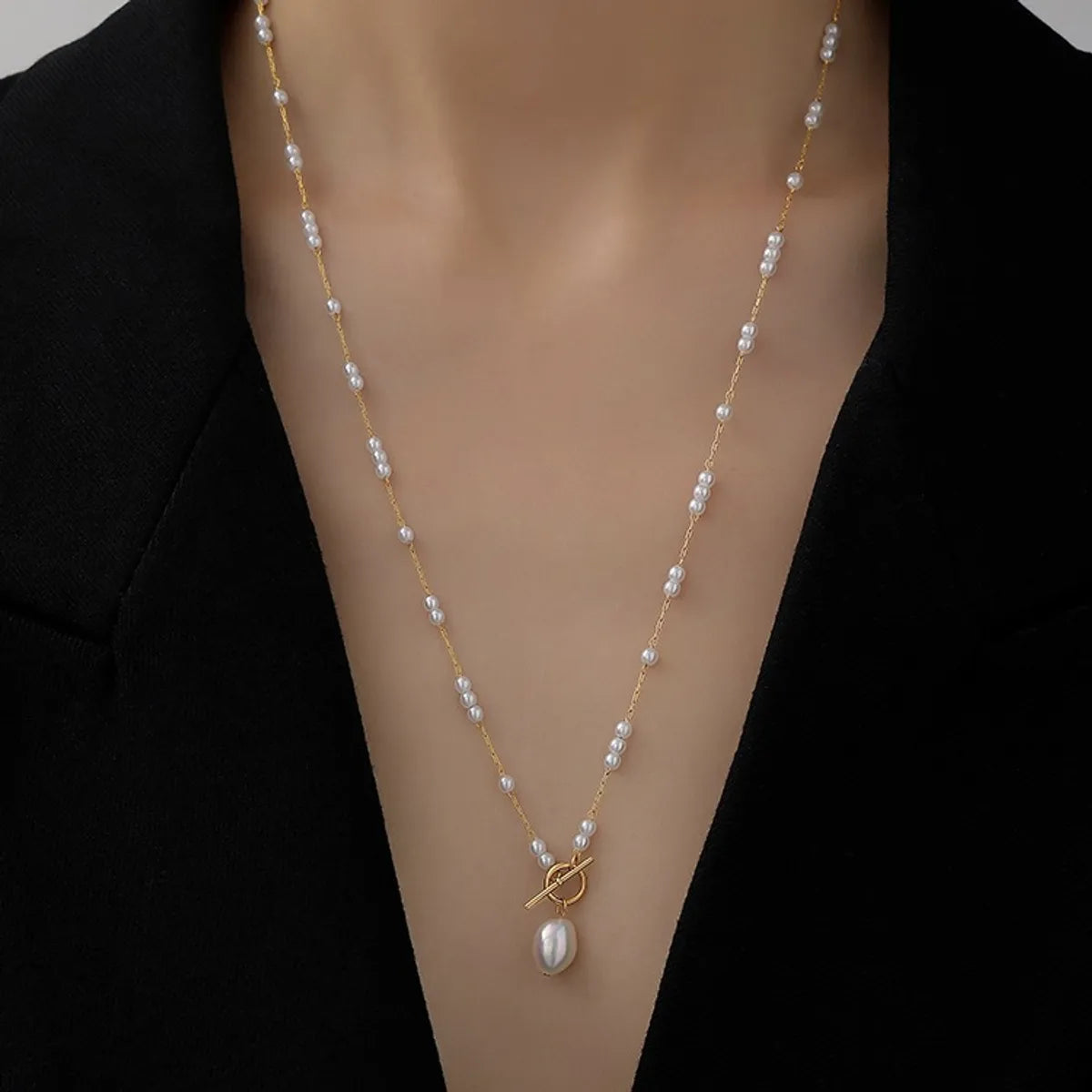 Women’s layered necklaces-Fashion Geometric Titanium Steel Inlay Artificial Pearls Necklace