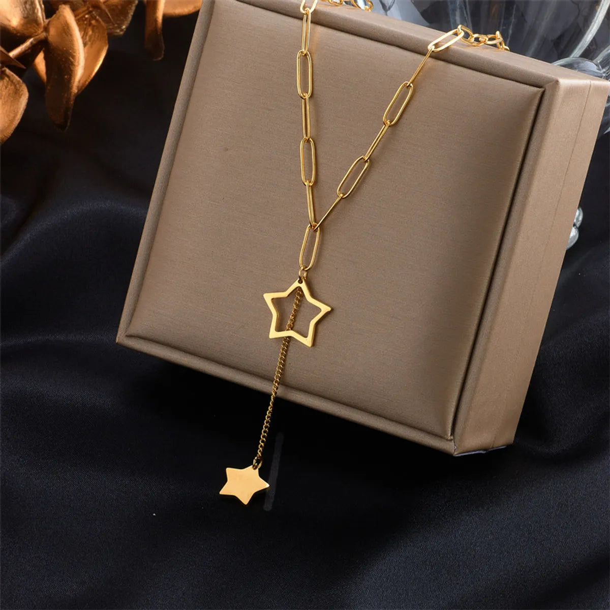 Women’s casual necklaces-Fashion Geometric Five-pointed Star Titanium Steel Tassel Clavicle Chain