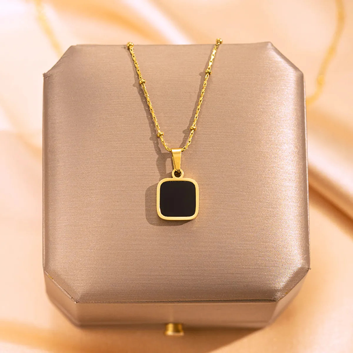 Women’s large pendant necklaces-Wholesale Elegant Simple Style Square Titanium Steel Plating 18k Gold Plated Pendant Necklace