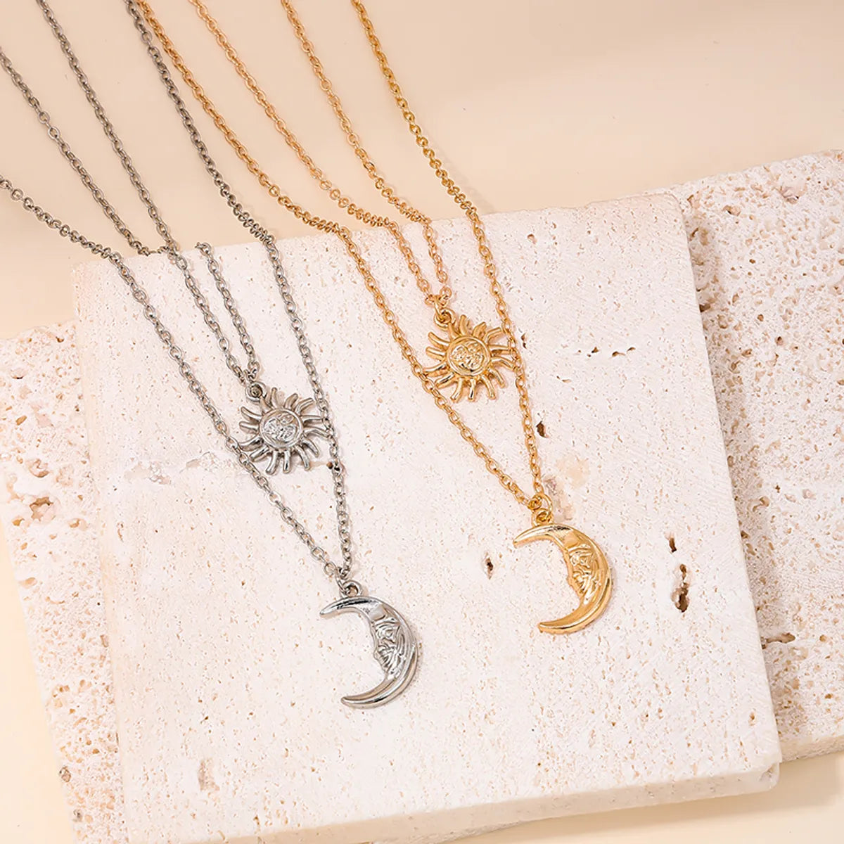 Women’s chunky necklaces-Simple Style Sun Moon Zinc Alloy Unisex Pendant Necklace