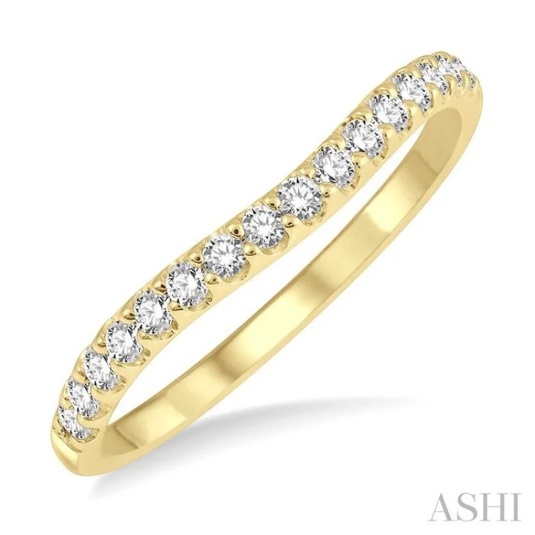 Women's pear-shaped engagement rings-1/4 ctw Arched Center Round Cut Diamond Wedding Band in 14K Yellow Gold