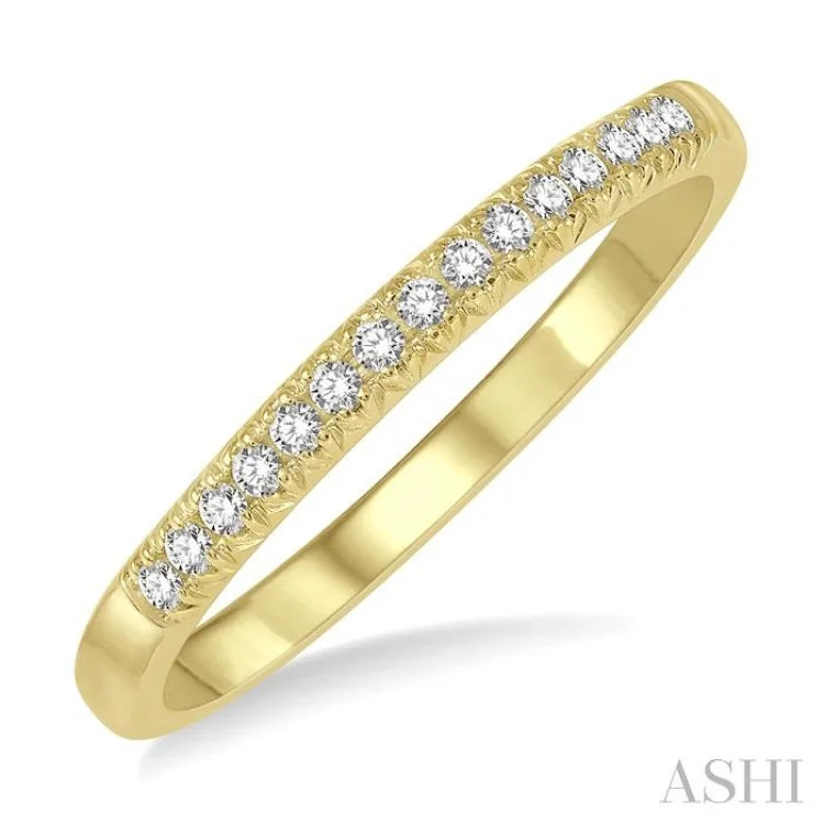 Women's antique-inspired engagement rings-1/10 ctw 15Stones Round Cut Diamond Wedding Band in 14K Yellow Gold