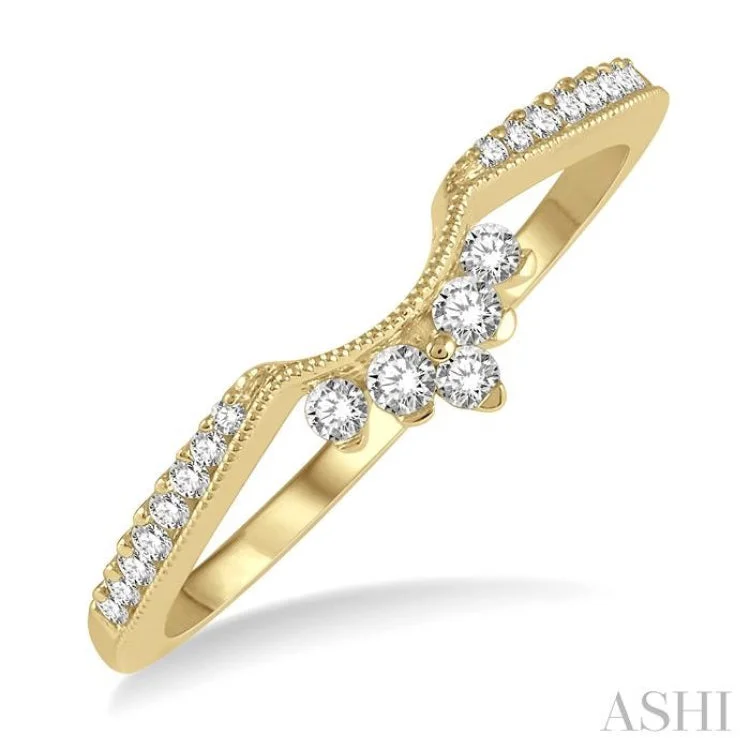 Women's vintage engagement rings-1/5 ctw Crown Arch Round Cut Diamond Wedding Band in 14K Yellow Gold