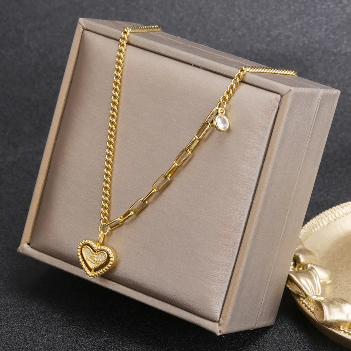 Women’s rose gold necklaces-Simple Style Heart Shape Stainless Steel Copper Plating 24k Gold Plated Pendant Necklace