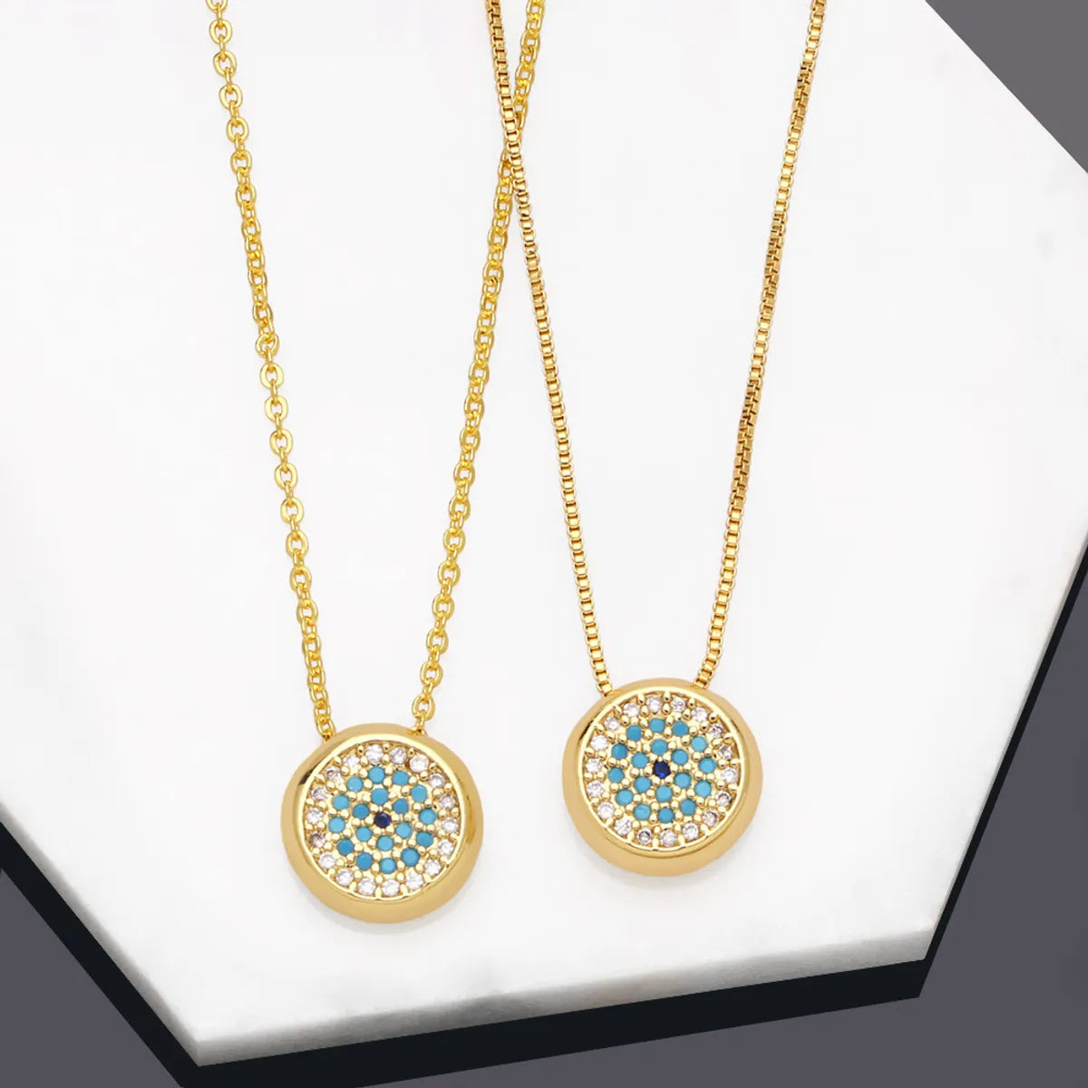 Women’s simple pendant necklaces-Fashion Round Copper Pendant Necklace Inlay Zircon Copper Necklaces