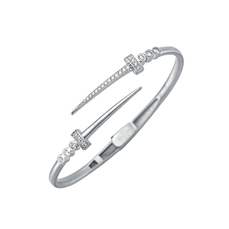 Women’s heart-shaped bracelets-SWORD FINISHING DIAMOND CLAMP BRACELET