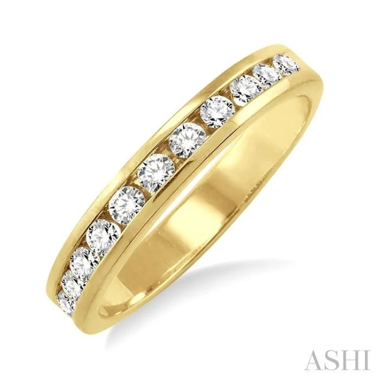 Women's oval diamond engagement rings-1/4 ctw Round Cut Diamond Wedding Band in 14K Yellow Gold